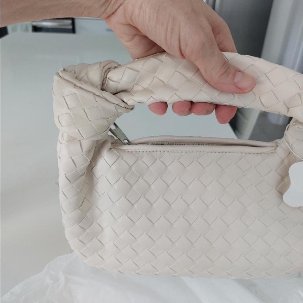 Jodie Dumpling bag white leather